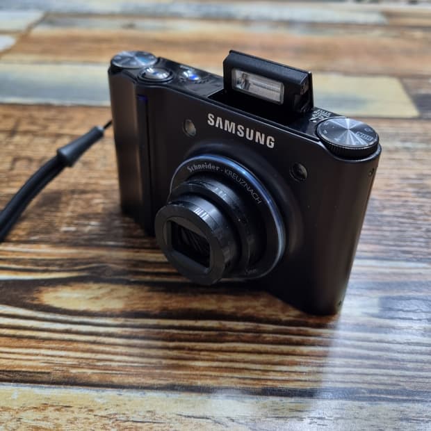 삼성 디지털 카메라 vluu nv24hd 팝니다.