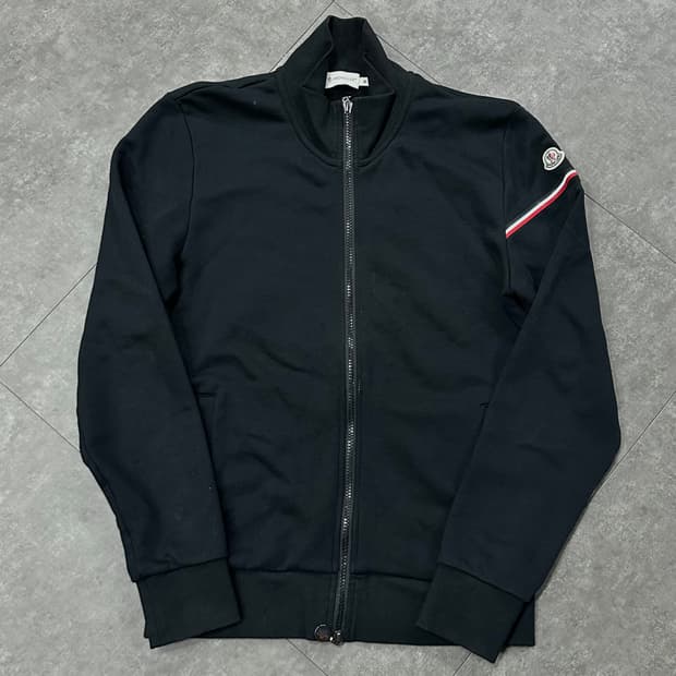 몽클레어 집업 블랙M  팝니다. 