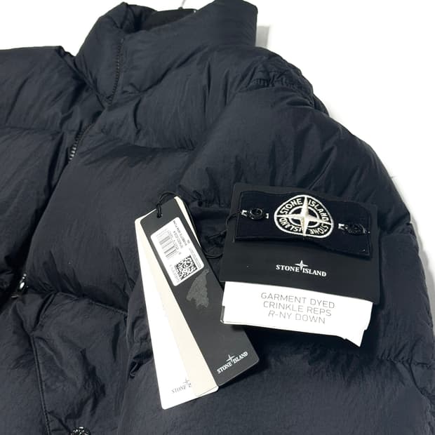 23FW 스톤아일랜드 클링클랩스 패딩 블랙 + 화이트와펜