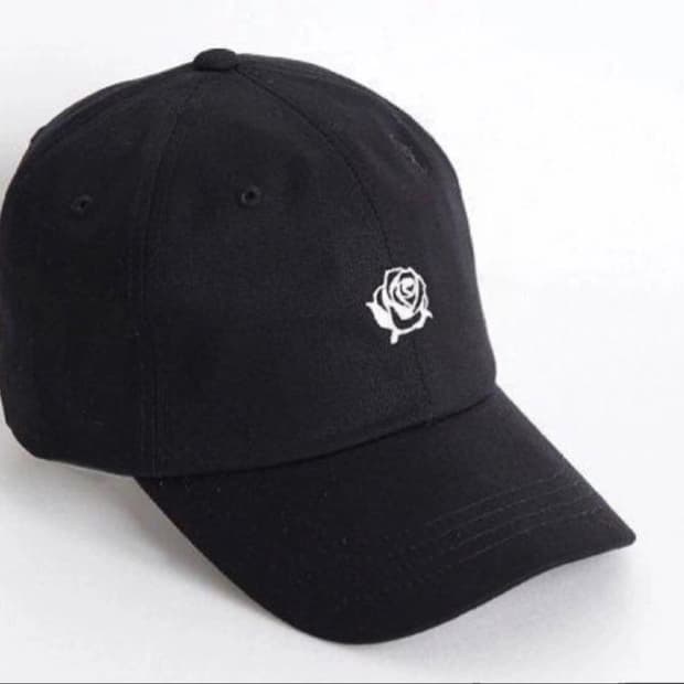 black hoody rose soft cap black
