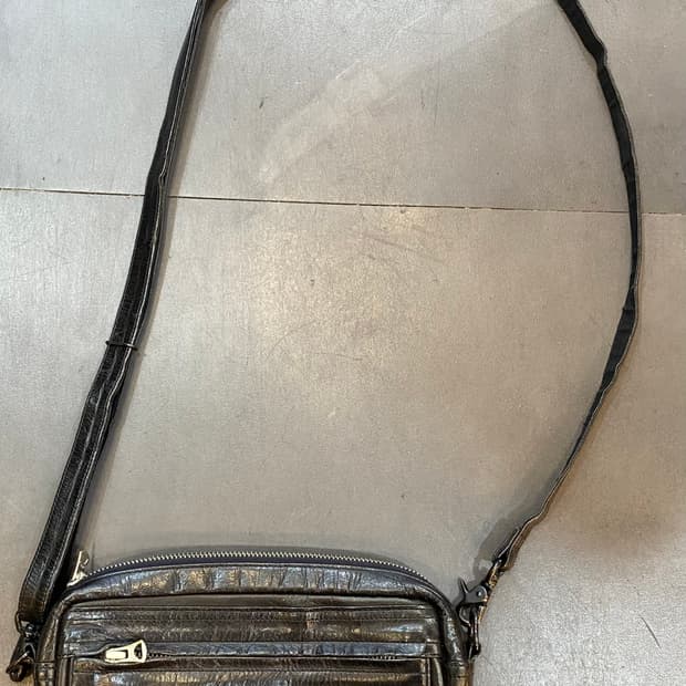 PORTER(포터) SQUARE(스퀘어) 모델의 블랙 가죽 숄더백