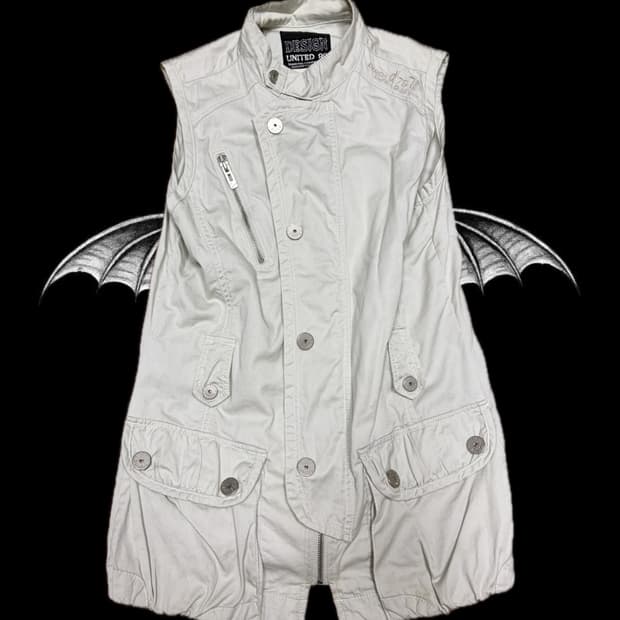 design united 조끼