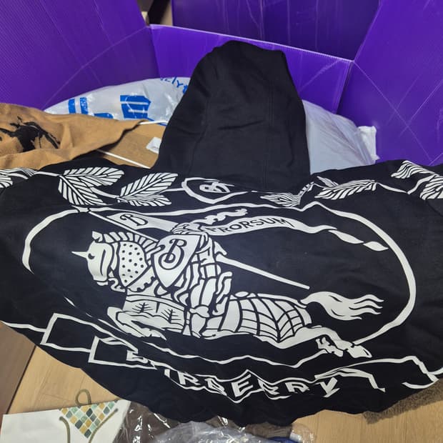 버버리 후드티 팝니다