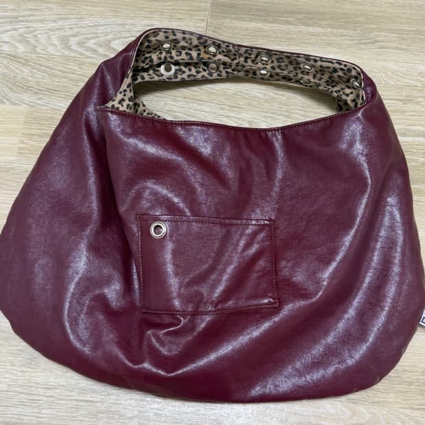 뎁크 아일렛 레더백