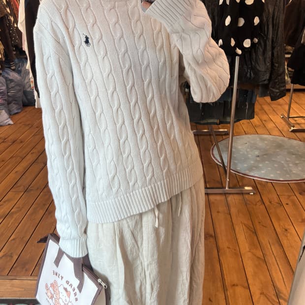 폴로 화이트 꽈배기 니트