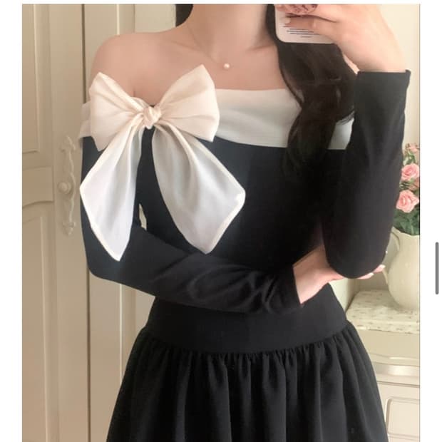 리본 오프숄더 긴팔티