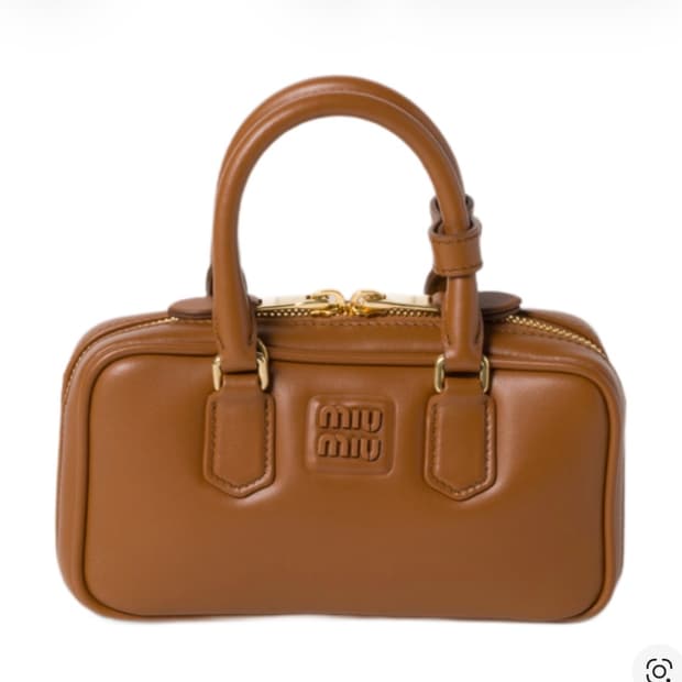 미우 미우 아르카디 레더 미니 백 꼬냑