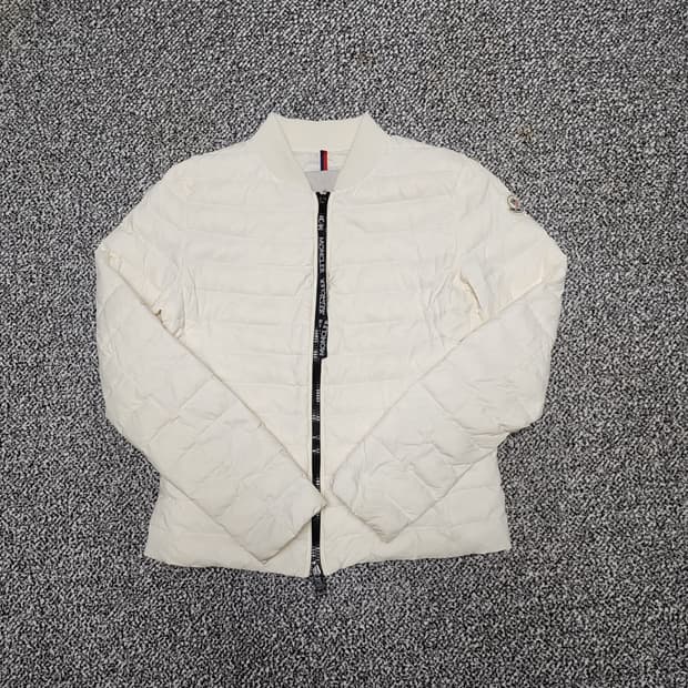 몽클레어 경량패딩 1사이즈