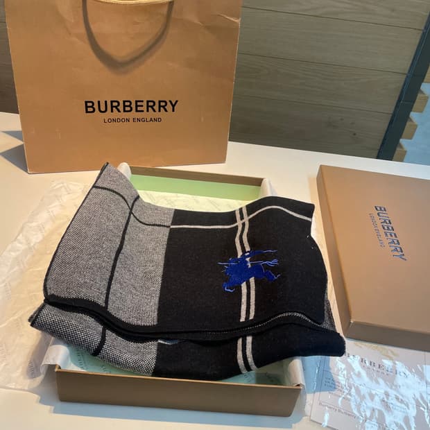 버버리 리버서블 스카프 100% 램스울
