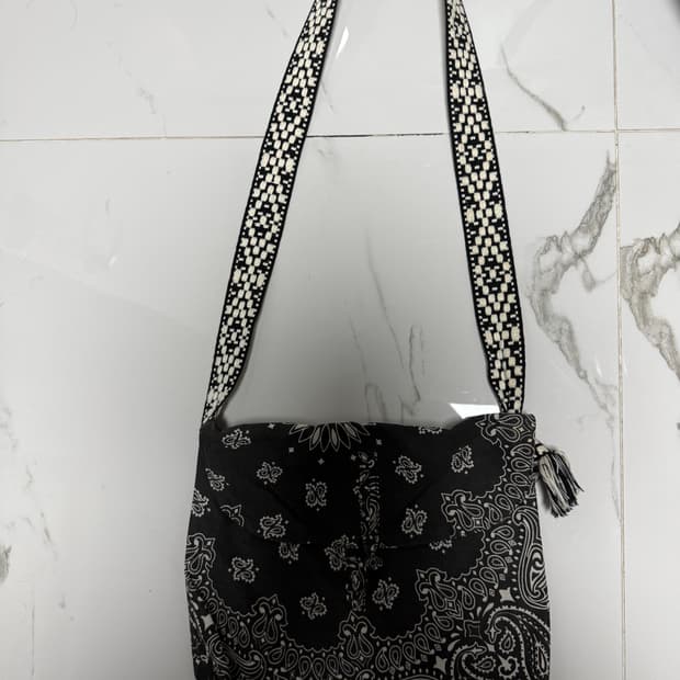 인필더디자인 크로스백