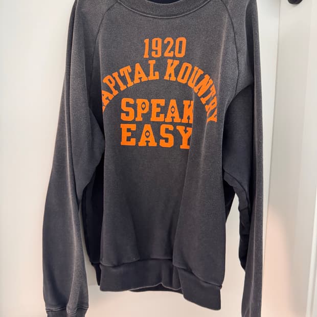 캐피탈 맨투맨 래글런 크루 스웨트 스피크이지 컬리지 블랙 팝니다