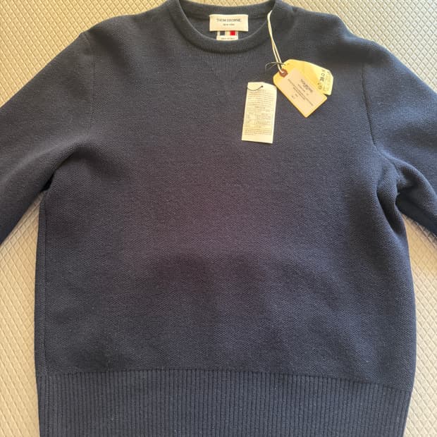 [정품 새상품]톰브라운 백삼선 니트 