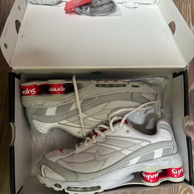 나이키 x 슈프림 샥스 라이드 2 SP 화이트