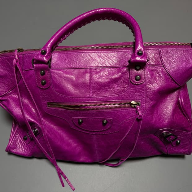 발렌시아가st 모터백