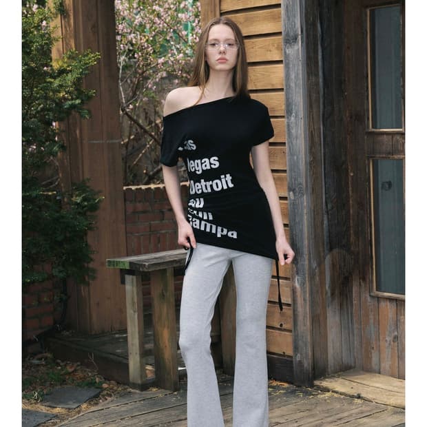 플리즈노팔로우) Sara Lettering Shirring Top BK