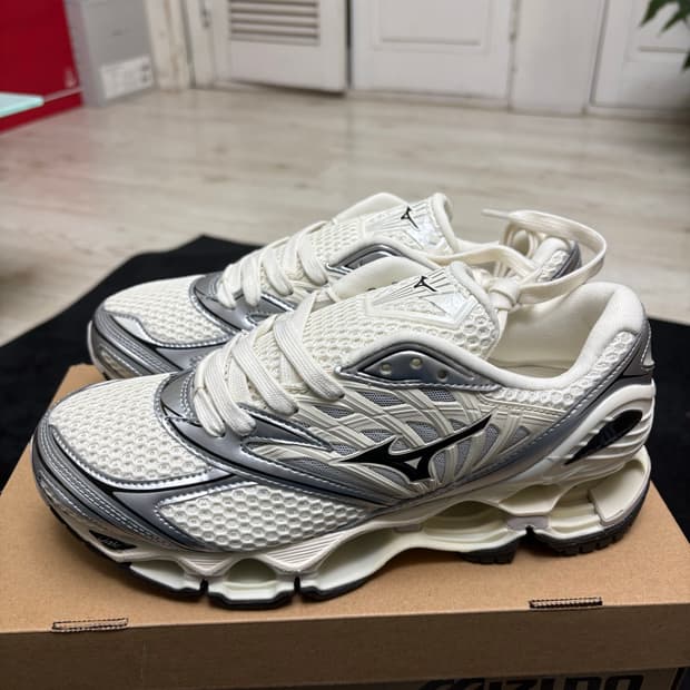 미즈노 웨이브 프로페시 LS 260