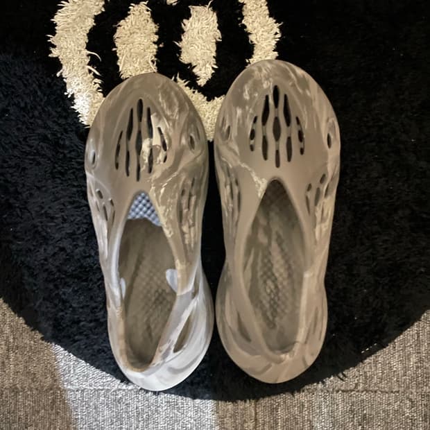 아디다스 이지 폼 러너 믹스 그레이 275