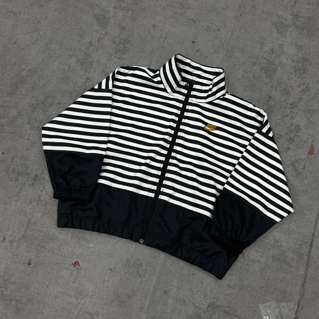 나이키 스트라이프 배색 바람막이