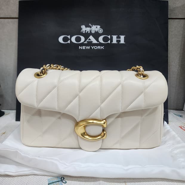 코치 태비 26 퀼팅 숄더백 새제품