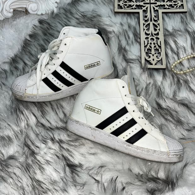 아디다스 웨지힐 스니커즈