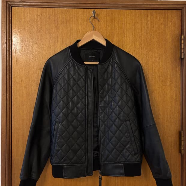 온앤온 블랙 퀼팅 가죽 봄버 자켓