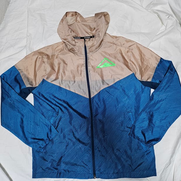 나이키 트레일러닝 고프코어 바람막이 L