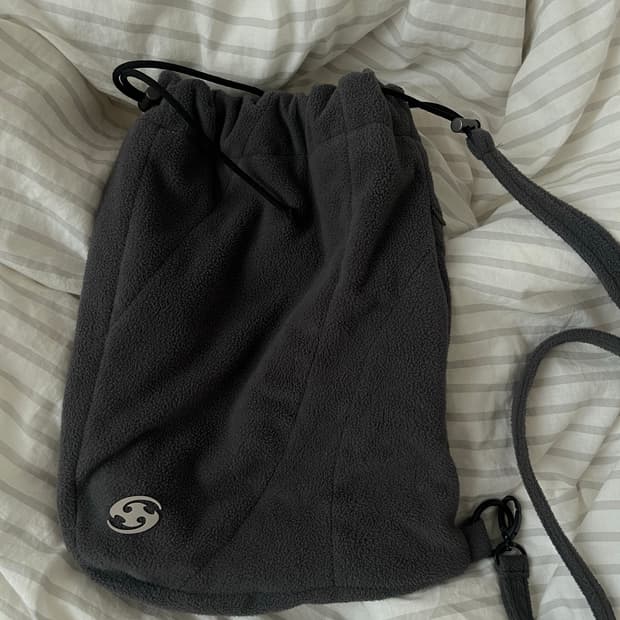 산산기어 플리스백 카키 판매합니다