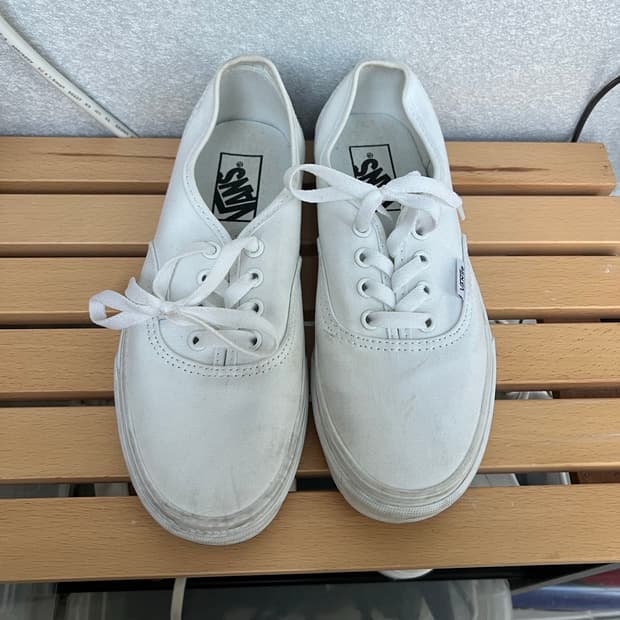 반스 어센틱 화이트 (235mm)