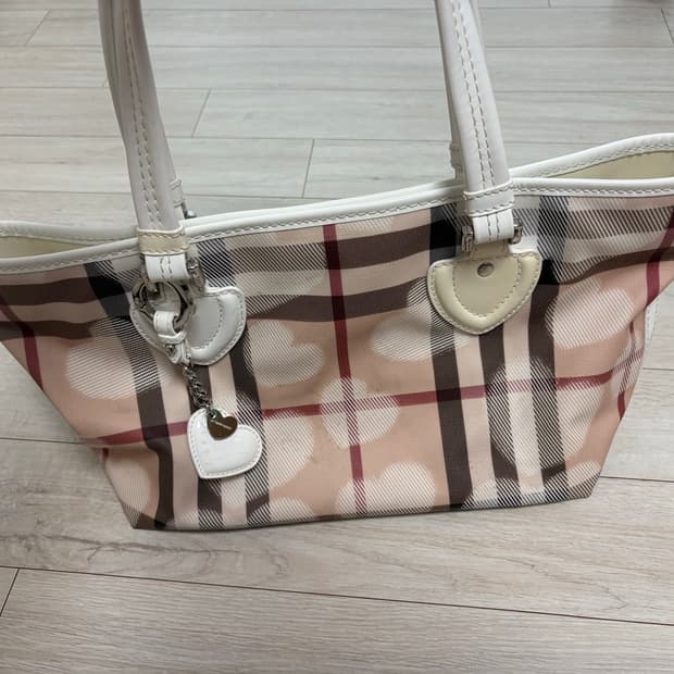 버버리 한정판 수퍼노바 가방