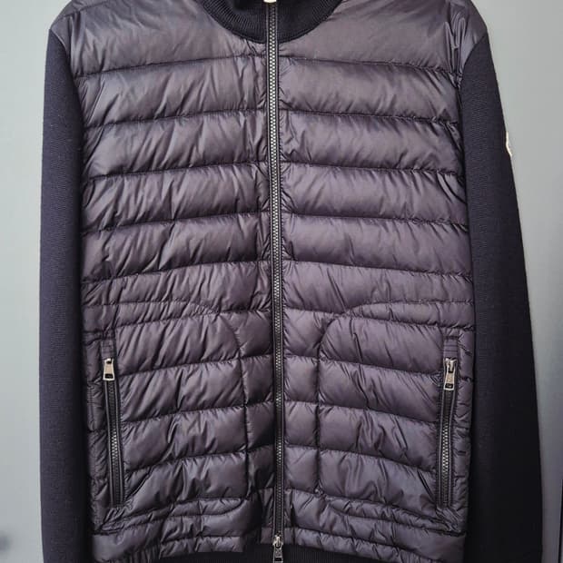 몽클레어 니트패딩 21fw 사이즈m(상태S급)