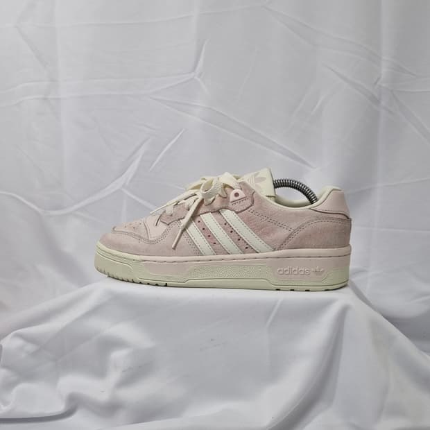 235 아디다스 라이벌리 로우 핑크 스니커즈