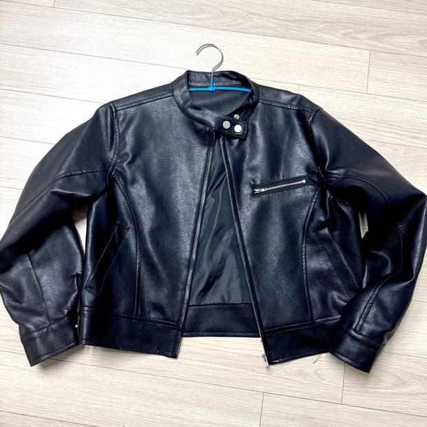 여성 크롭 블랙 레더 바이커 자켓