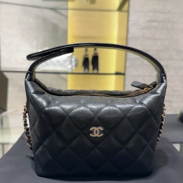 샤넬 퀼팅 호보 체인백