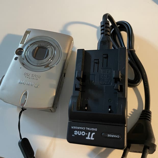 캐논 익서스 750 디카 판매합니다