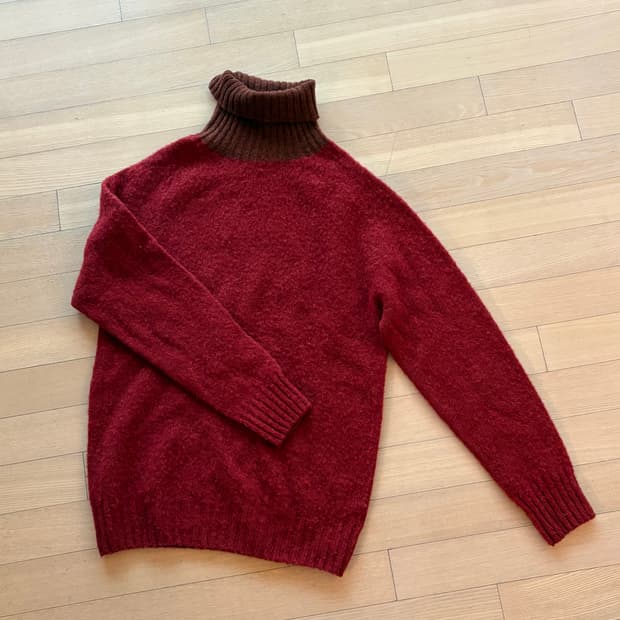 하울린 터틀넥 니트
