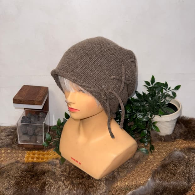 Ash brown laceup loose knit beanie