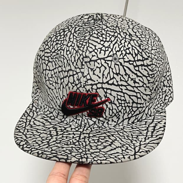 나이키 SB 엘리펀트 시멘트 스냅백 모자