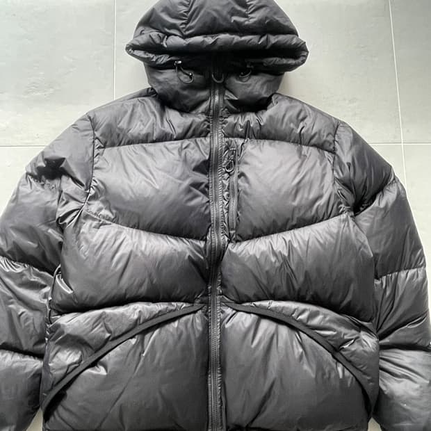 아웃스탠딩 폴라 구스다운 블랙