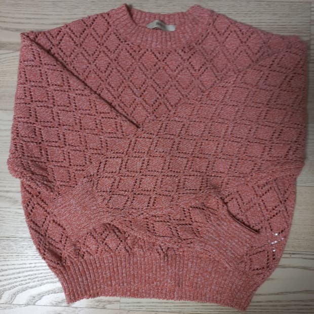 주르티 핑크 펀칭 니트