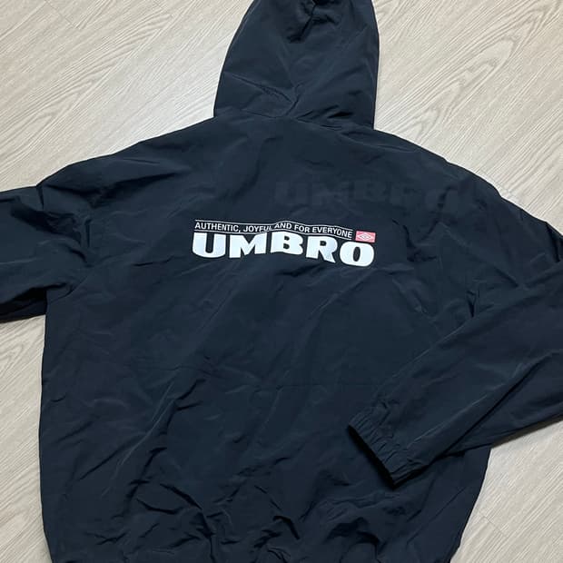 엄브로 투웨이 바람막이