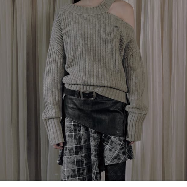 보헤미안서울 컷아웃 니트/ 판매가 129,000