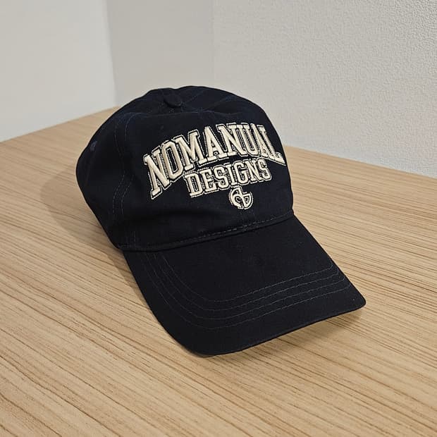 노메뉴얼 네이비 볼캡 모자