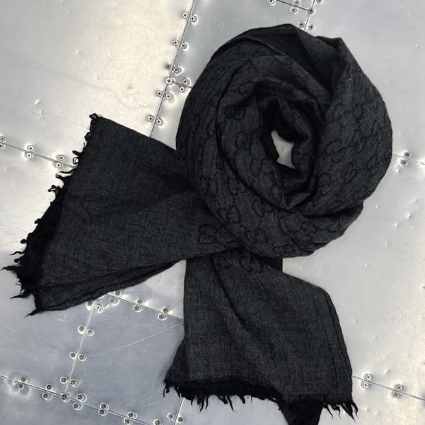 구찌 GG 모노그램 리버시블 스카프