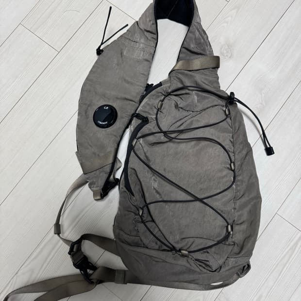 CP컴퍼니 나일론B크로스바디백