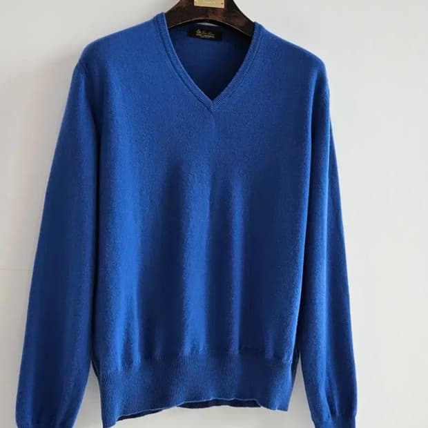 로로피아나 베이비 캐시미어 V넥 니트(~1/11까지 판매)