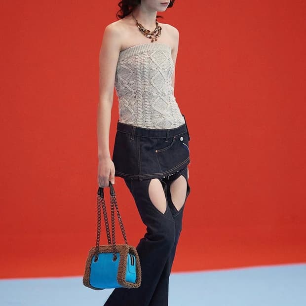 앤더슨벨 22 F/W 컬렉션 컷아웃 팬츠