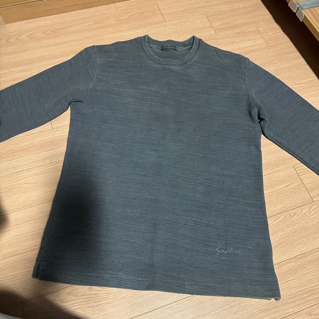 시리즈 20FW 빈티지 맨투맨