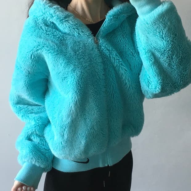 나이키 밑단로고 퍼 후드자켓