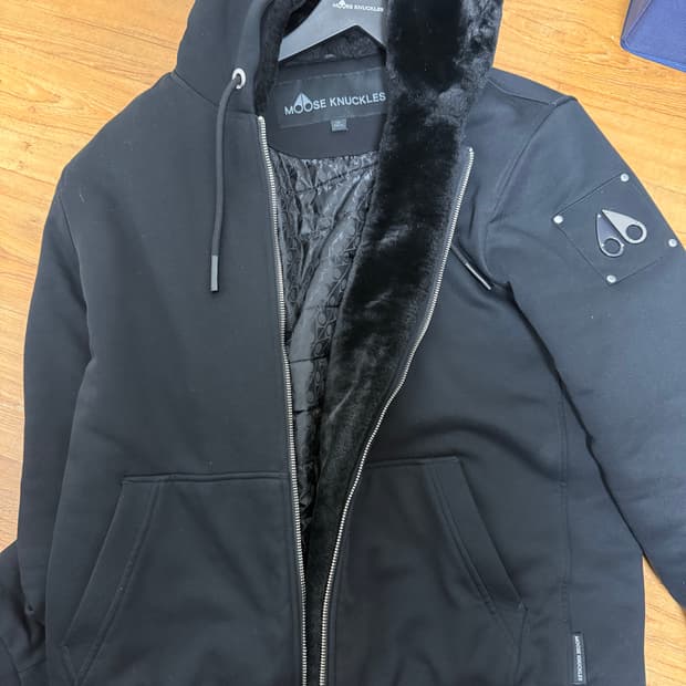 무스너클 버니스웨터 블랙퍼