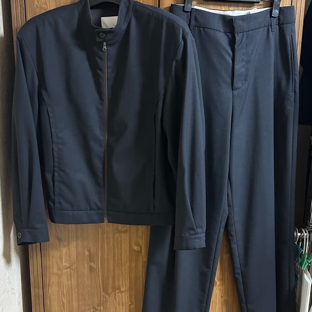 아모멘토 울 스트라이프 집업 팬츠 셋업 판매 (일괄판매)